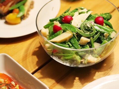 春野菜とアンチョビ、パルミジャーノのサラダ